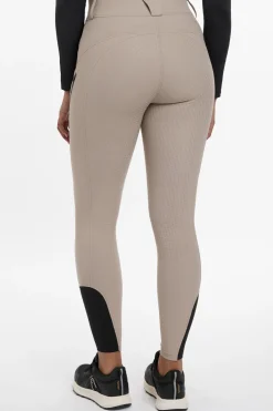 Amy Breggings Pecan