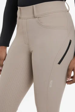 Amy Breggings Pecan