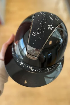 2.0 Glossy Miss Shield Flower Swarovski Jewel